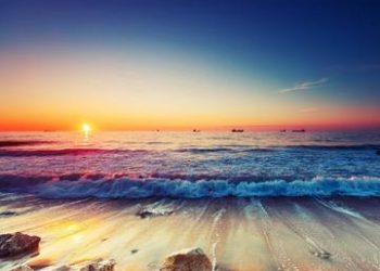 Capturing the Beauty of the Sea: Tips for Taking Gorgeous Seascape Photos