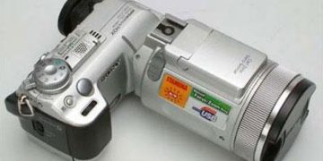 Sony F717 Usage Review: Objective Analysis of Its Pros and Cons as a Classic Camera